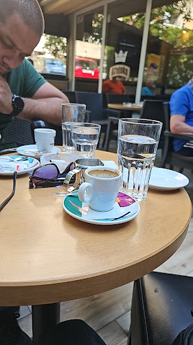 Kava na stolu u Caffe bar KING